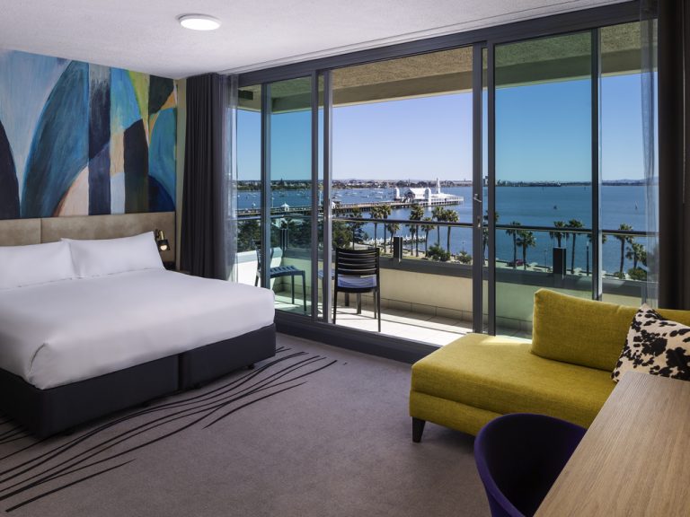 https://all.accor.com/9814