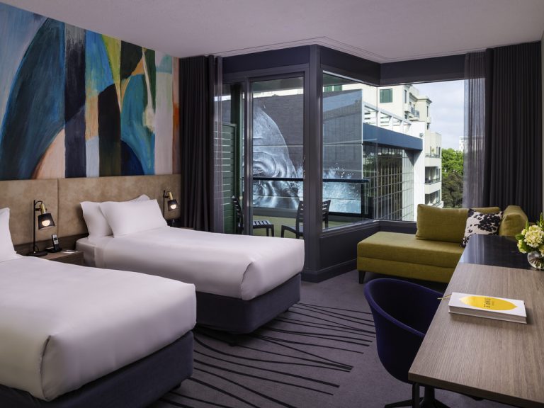 https://all.accor.com/9814