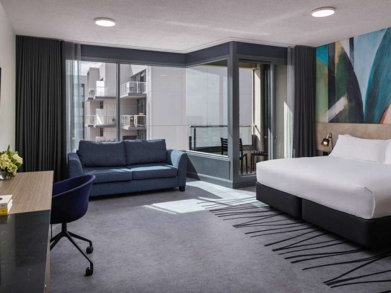https://all.accor.com/9814